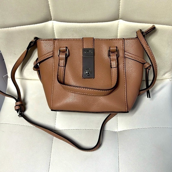 Original guess sling bag, light pink like new - Picture 1 of 3